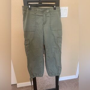 Liz Claiborne Women's Green Cargo Capri